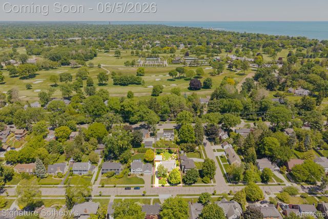 274 Hillcrest Avenue, Grosse Pointe Farms, MI 48236