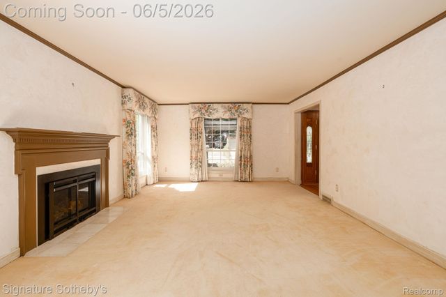 274 Hillcrest Avenue, Grosse Pointe Farms, MI 48236