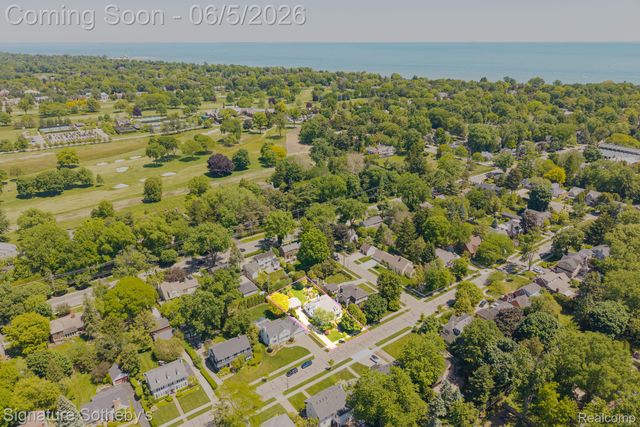 274 Hillcrest Avenue, Grosse Pointe Farms, MI 48236