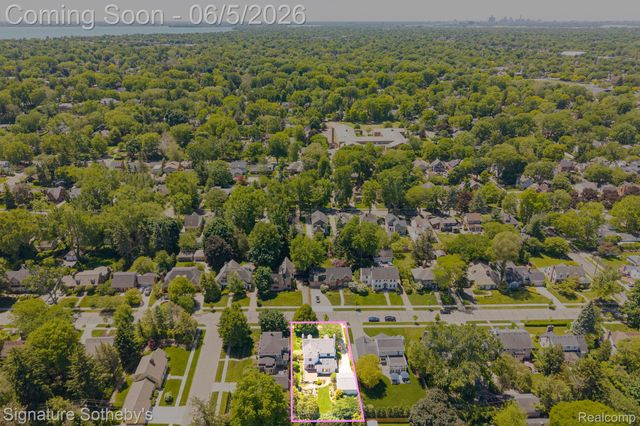 274 Hillcrest Avenue, Grosse Pointe Farms, MI 48236