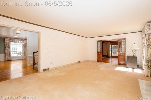 274 Hillcrest Avenue, Grosse Pointe Farms, MI 48236