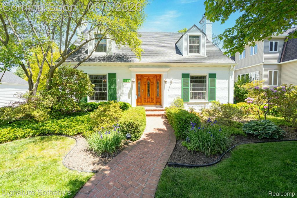 274 Hillcrest Avenue, Grosse Pointe Farms, MI 48236