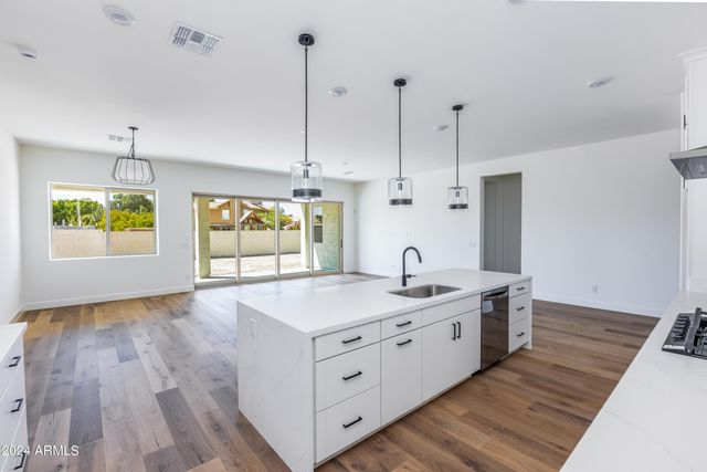 7583 W GELDING Drive, Peoria, AZ 85381