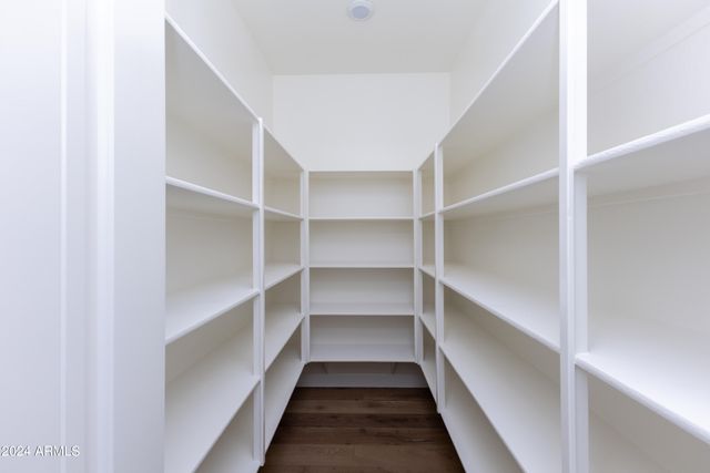 7583 W GELDING Drive, Peoria, AZ 85381