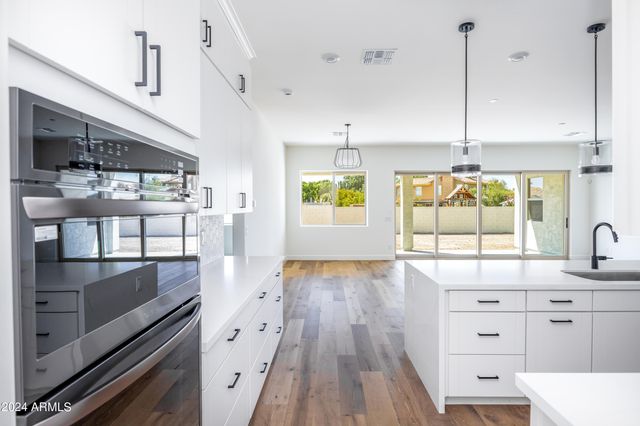 7583 W GELDING Drive, Peoria, AZ 85381