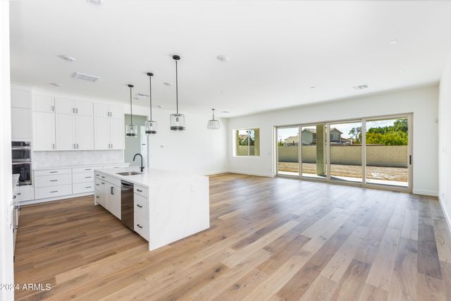 7583 W GELDING Drive, Peoria, AZ 85381