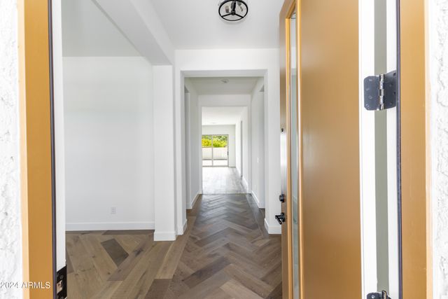 7583 W GELDING Drive, Peoria, AZ 85381