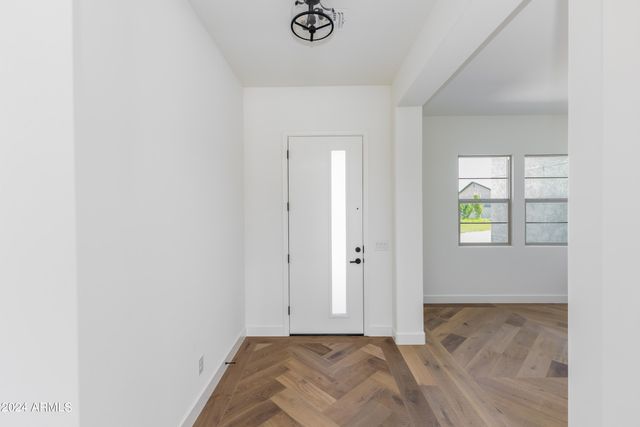 7583 W GELDING Drive, Peoria, AZ 85381