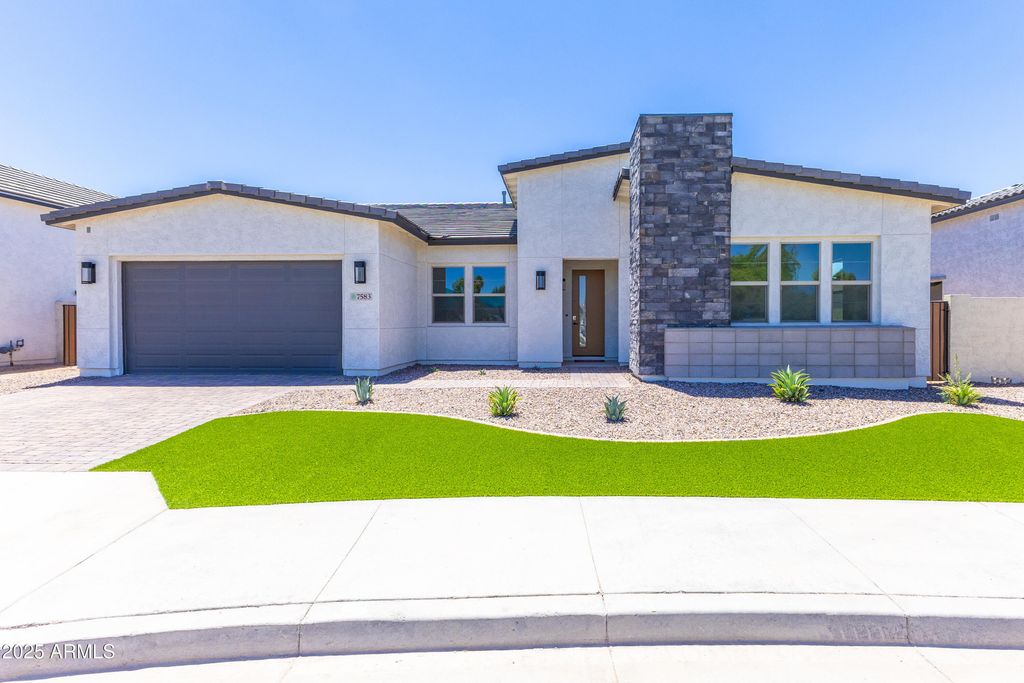 7583 W GELDING Drive, Peoria, AZ 85381