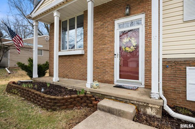 2320 W WINNEBAGO Drive, Peoria, IL 61614