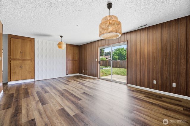 10715 111th Avenue SW, Tacoma, WA 98498