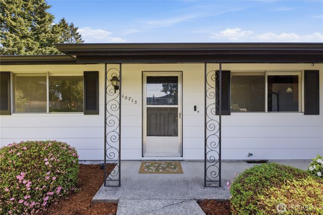 10715 111th Avenue SW, Tacoma, WA 98498