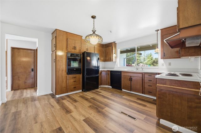 10715 111th Avenue SW, Tacoma, WA 98498