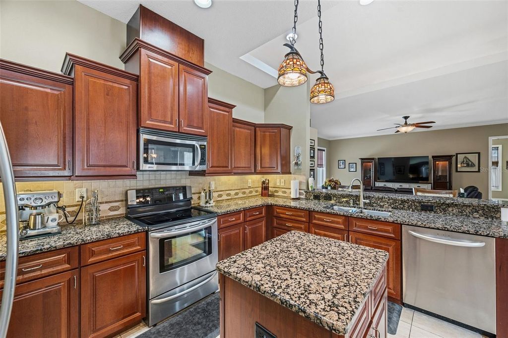 Image 28 of property listing at 6425 98TH AVENUE N, Pinellas Park, FL 33782