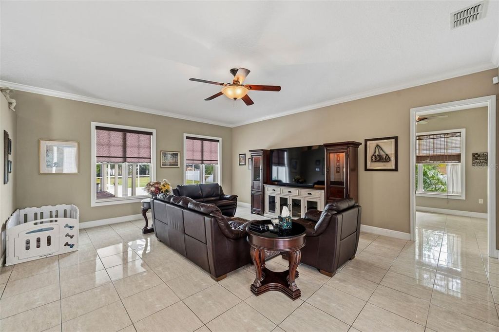 Image 33 of property listing at 6425 98TH AVENUE N, Pinellas Park, FL 33782