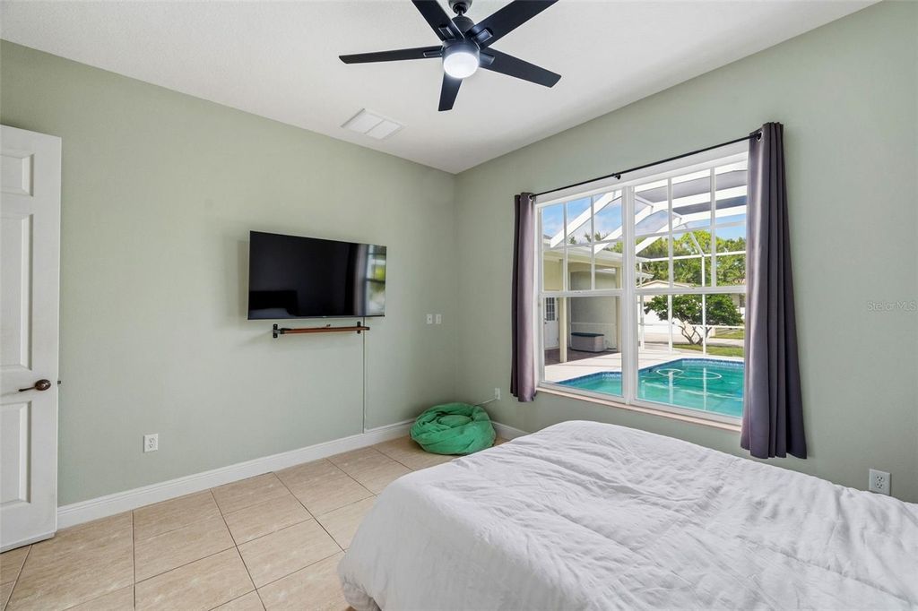 Image 41 of property listing at 6425 98TH AVENUE N, Pinellas Park, FL 33782