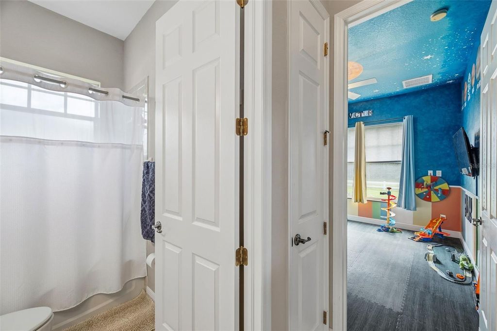 Image 44 of property listing at 6425 98TH AVENUE N, Pinellas Park, FL 33782