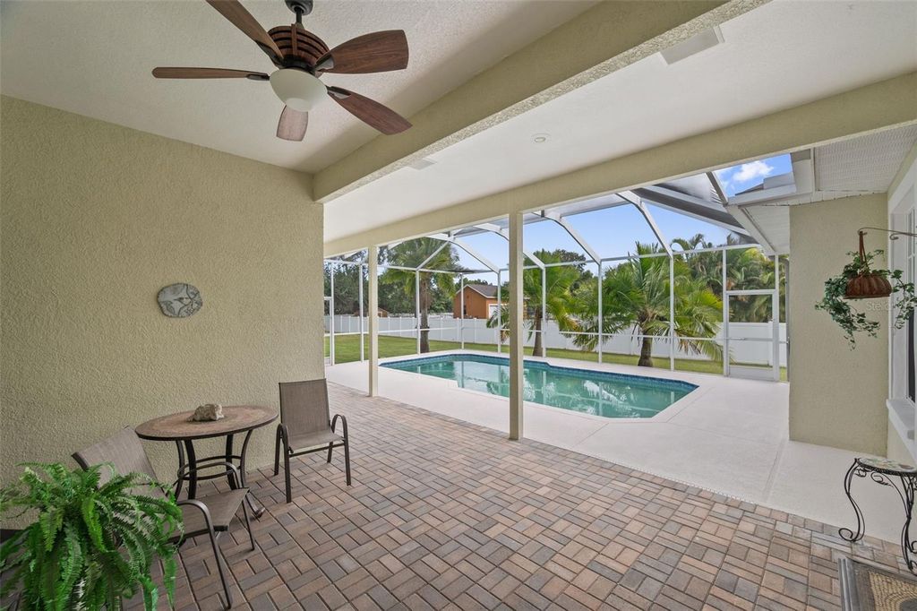 Image 9 of property listing at 6425 98TH AVENUE N, Pinellas Park, FL 33782