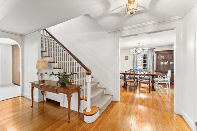 257 Dedham na, Newton, MA 02461