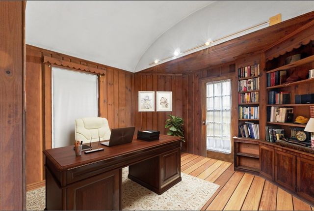 257 Dedham na, Newton, MA 02461