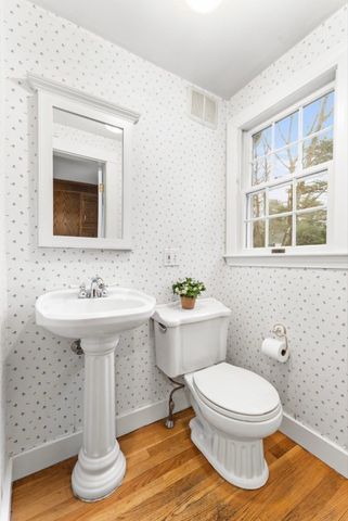257 Dedham na, Newton, MA 02461