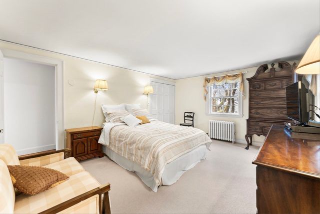 257 Dedham na, Newton, MA 02461