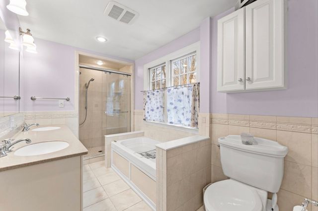 257 Dedham na, Newton, MA 02461