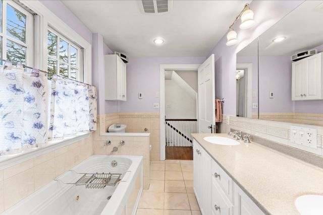 257 Dedham na, Newton, MA 02461
