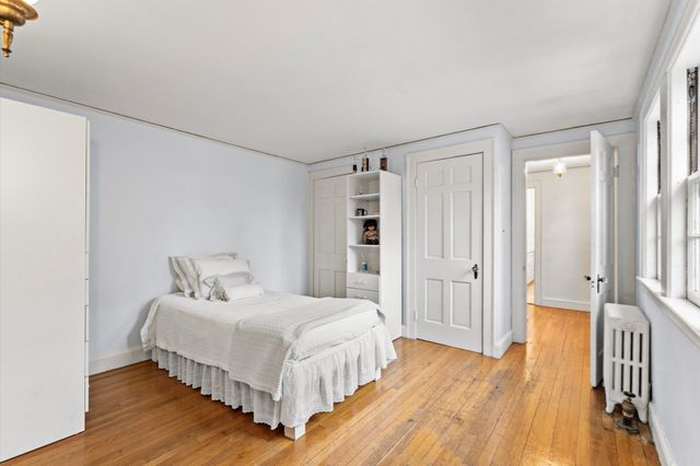 257 Dedham na, Newton, MA 02461