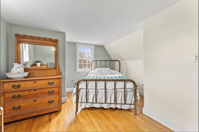 257 Dedham na, Newton, MA 02461