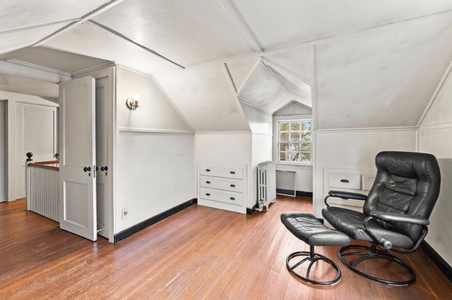 257 Dedham na, Newton, MA 02461