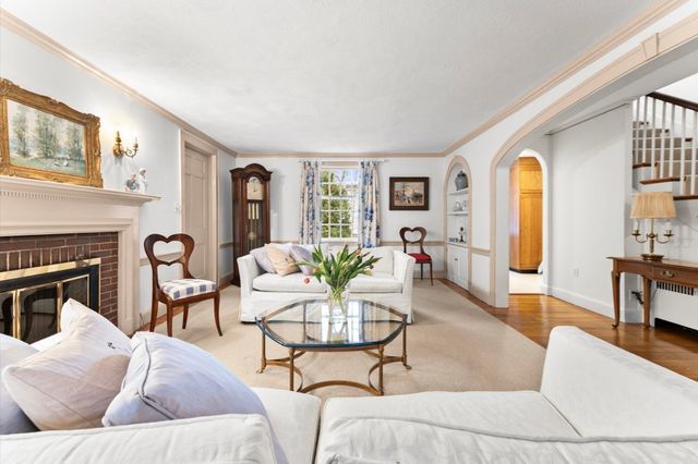 257 Dedham na, Newton, MA 02461