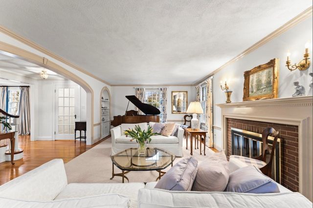 257 Dedham na, Newton, MA 02461