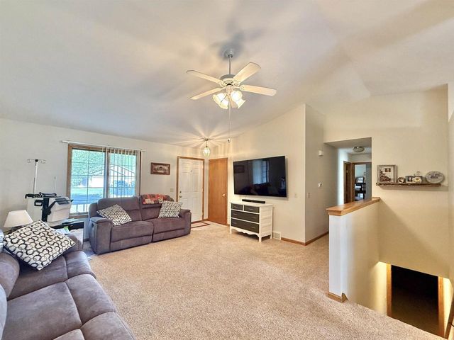 2272 Cobblestone Lane, Beloit, WI 53511