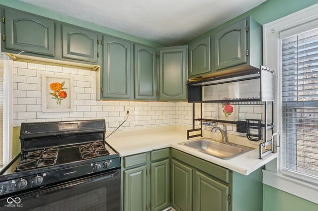 3020 S Mooresville Road, Indianapolis, IN 46221