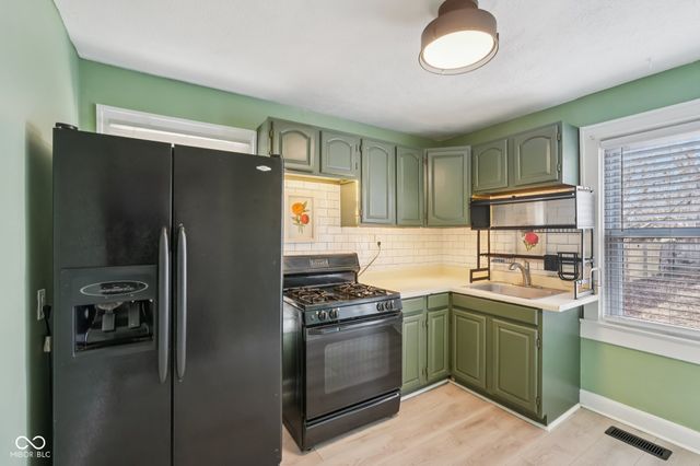 3020 S Mooresville Road, Indianapolis, IN 46221