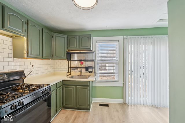 3020 S Mooresville Road, Indianapolis, IN 46221