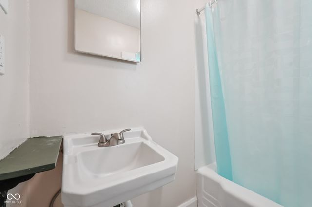 3020 S Mooresville Road, Indianapolis, IN 46221