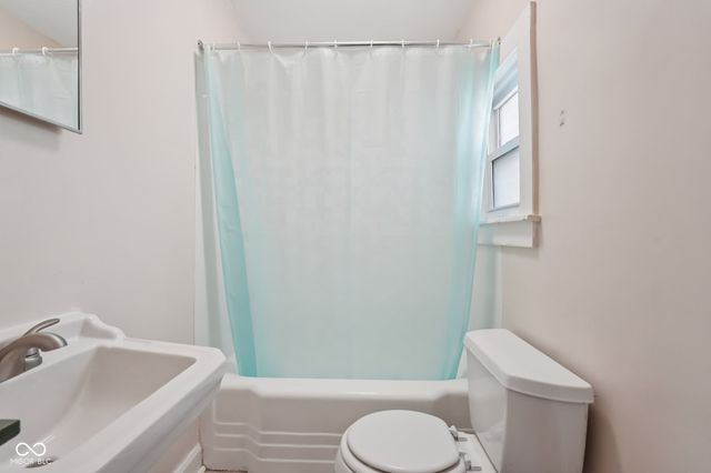 3020 S Mooresville Road, Indianapolis, IN 46221