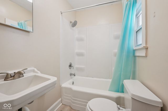 3020 S Mooresville Road, Indianapolis, IN 46221