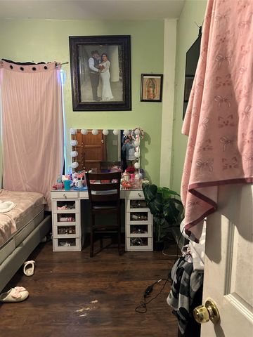 700 N Clinton Avenue, Dallas, TX 75208