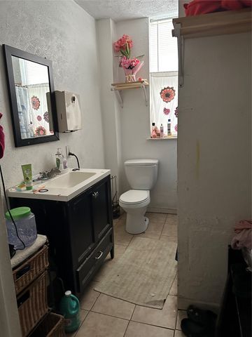 700 N Clinton Avenue, Dallas, TX 75208