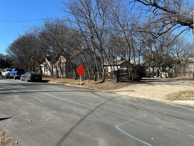 700 N Clinton Avenue, Dallas, TX 75208