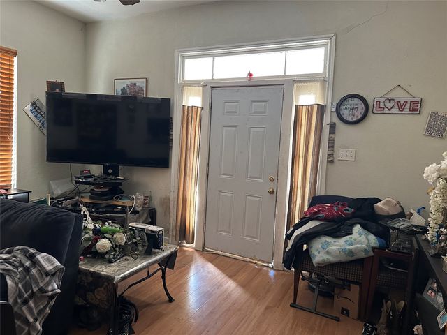 700 N Clinton Avenue, Dallas, TX 75208