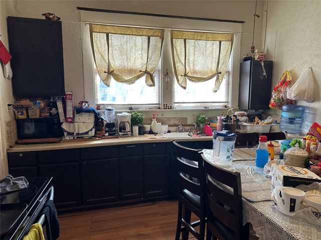 700 N Clinton Avenue, Dallas, TX 75208