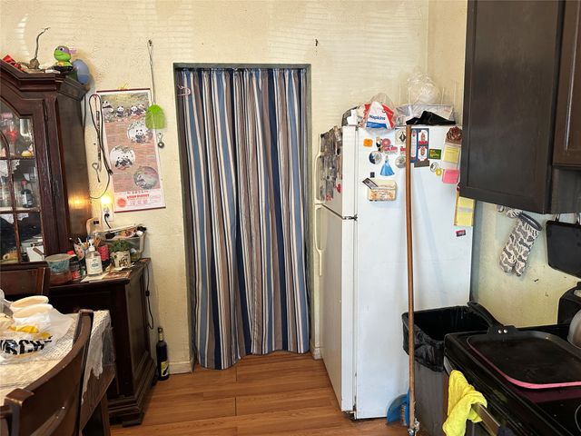 700 N Clinton Avenue, Dallas, TX 75208