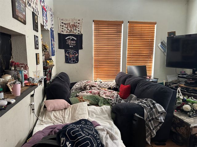 700 N Clinton Avenue, Dallas, TX 75208