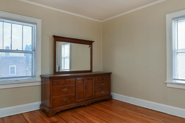 1090 Thomas Avenue, Saint Paul, MN 55104