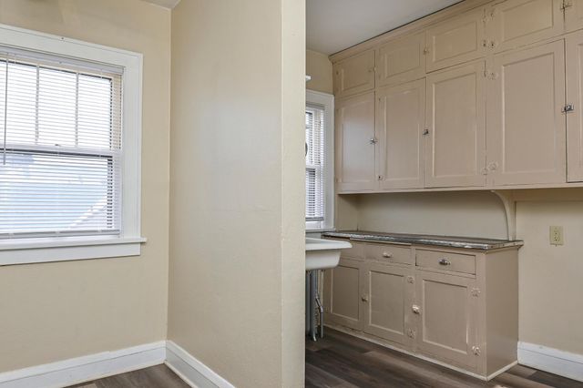 1090 Thomas Avenue, Saint Paul, MN 55104