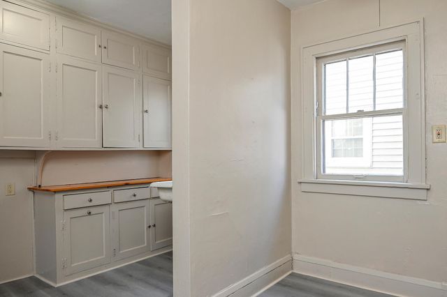 1090 Thomas Avenue, Saint Paul, MN 55104